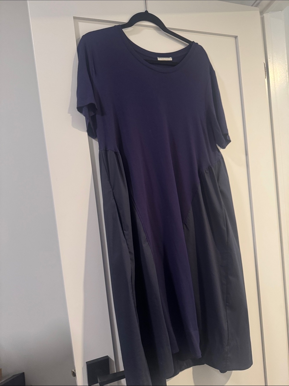 Relaxed Short-Sleeve Midi Dress in Navy